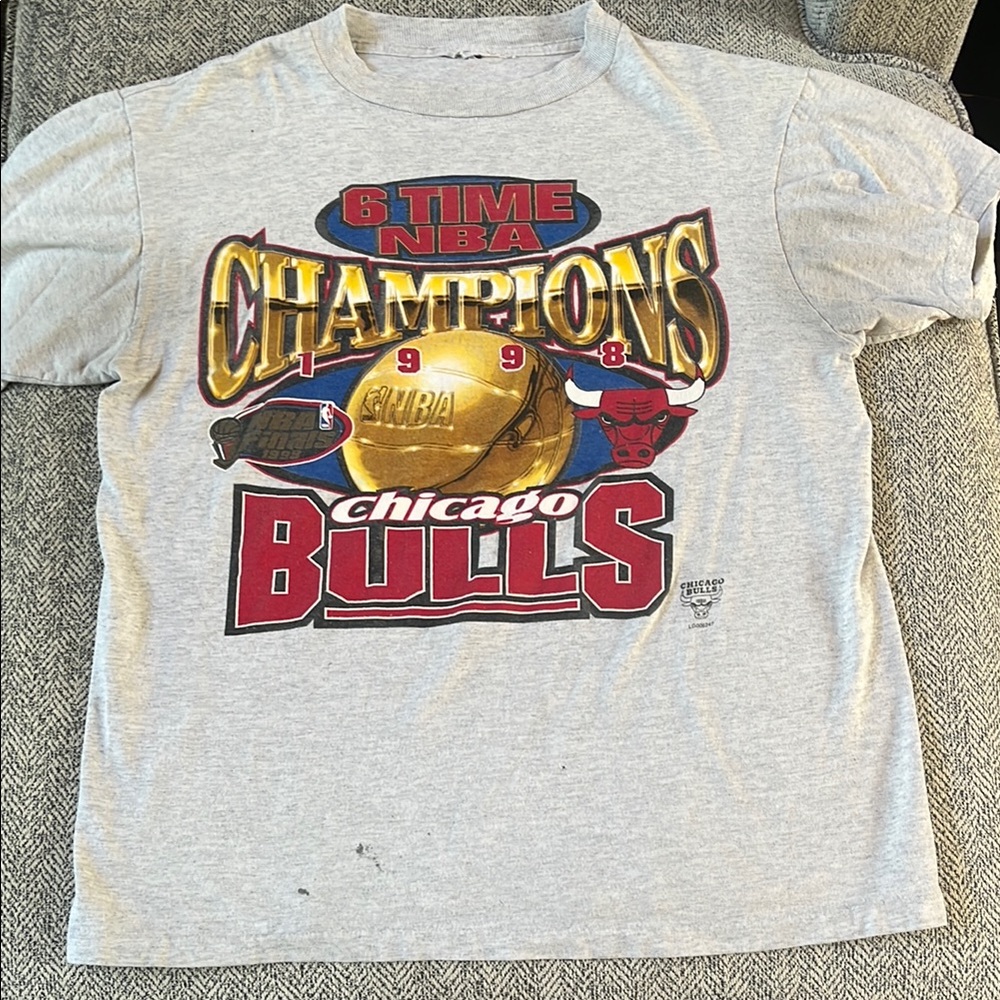 Chicago Bulls Gray Graphic Tee